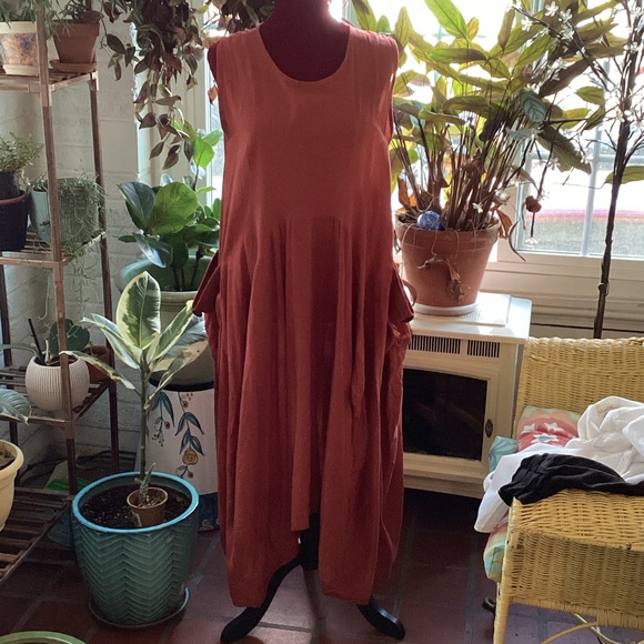 Chic Sleeveless Rust Midi Dress. CLOSET CLOSES NOV 28-? - Picture 1 of 12